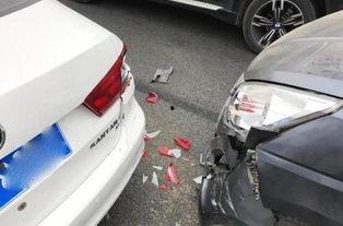 国产车撞别克视频,国产车与别克碰撞现场惊心动魄！